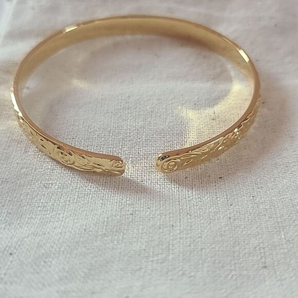 Our Spare Change Floral Cuff 18k Gold Plated Brass - Picture 6 of 7
